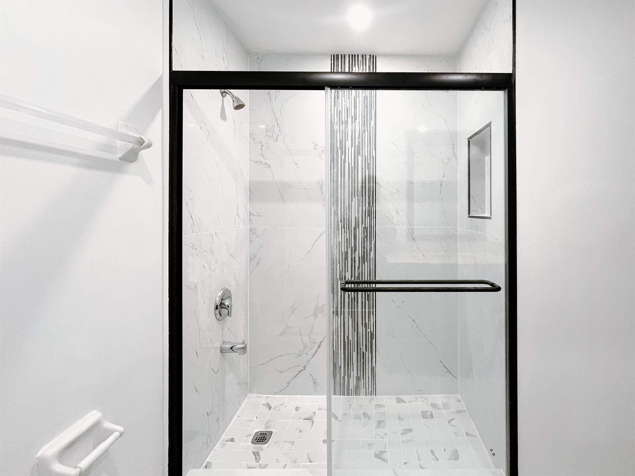 VENICE AT CRYSTAL LAKES C - Residential Lease