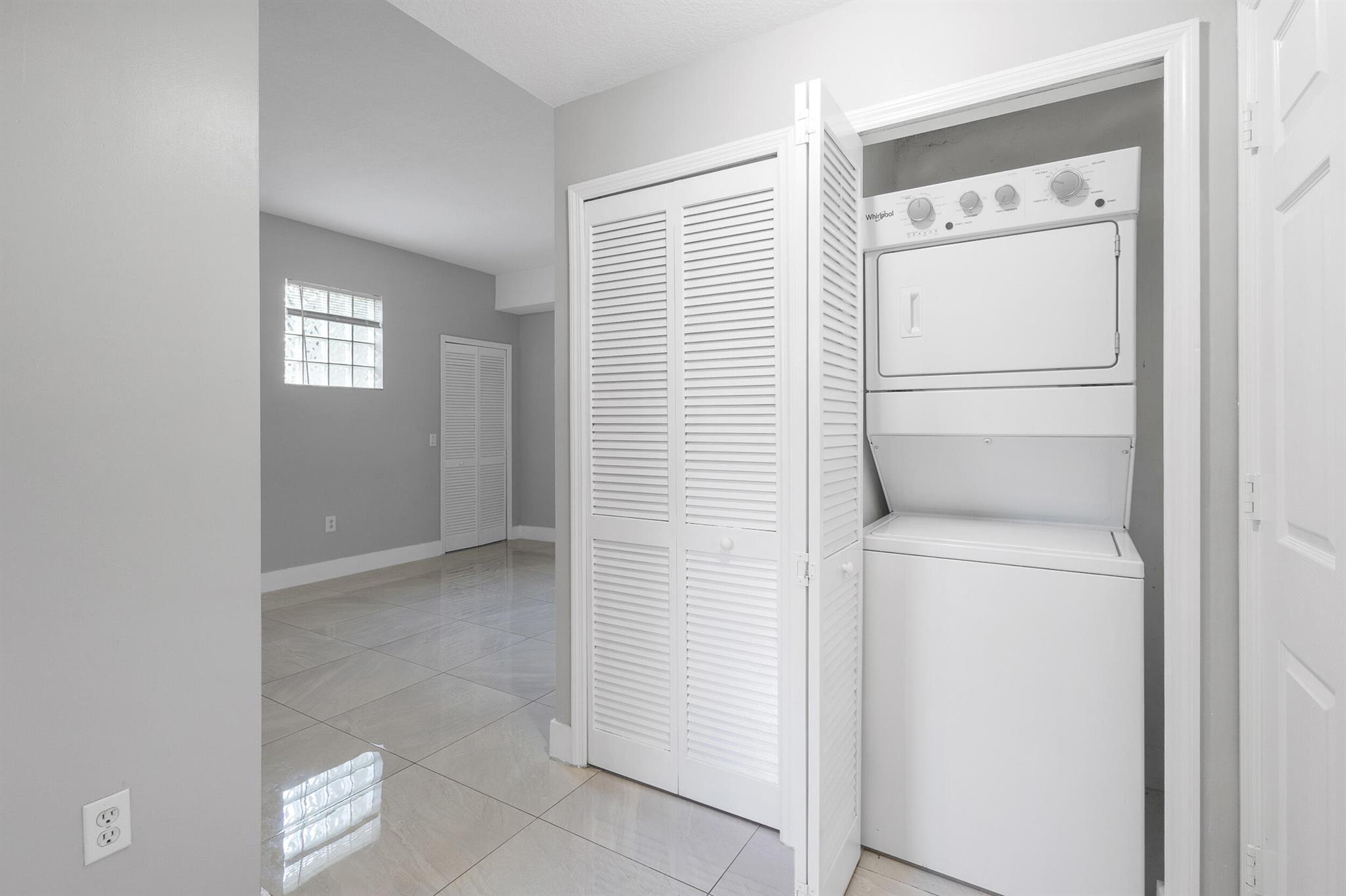 VENICE AT CRYSTAL LAKES C - Residential Lease