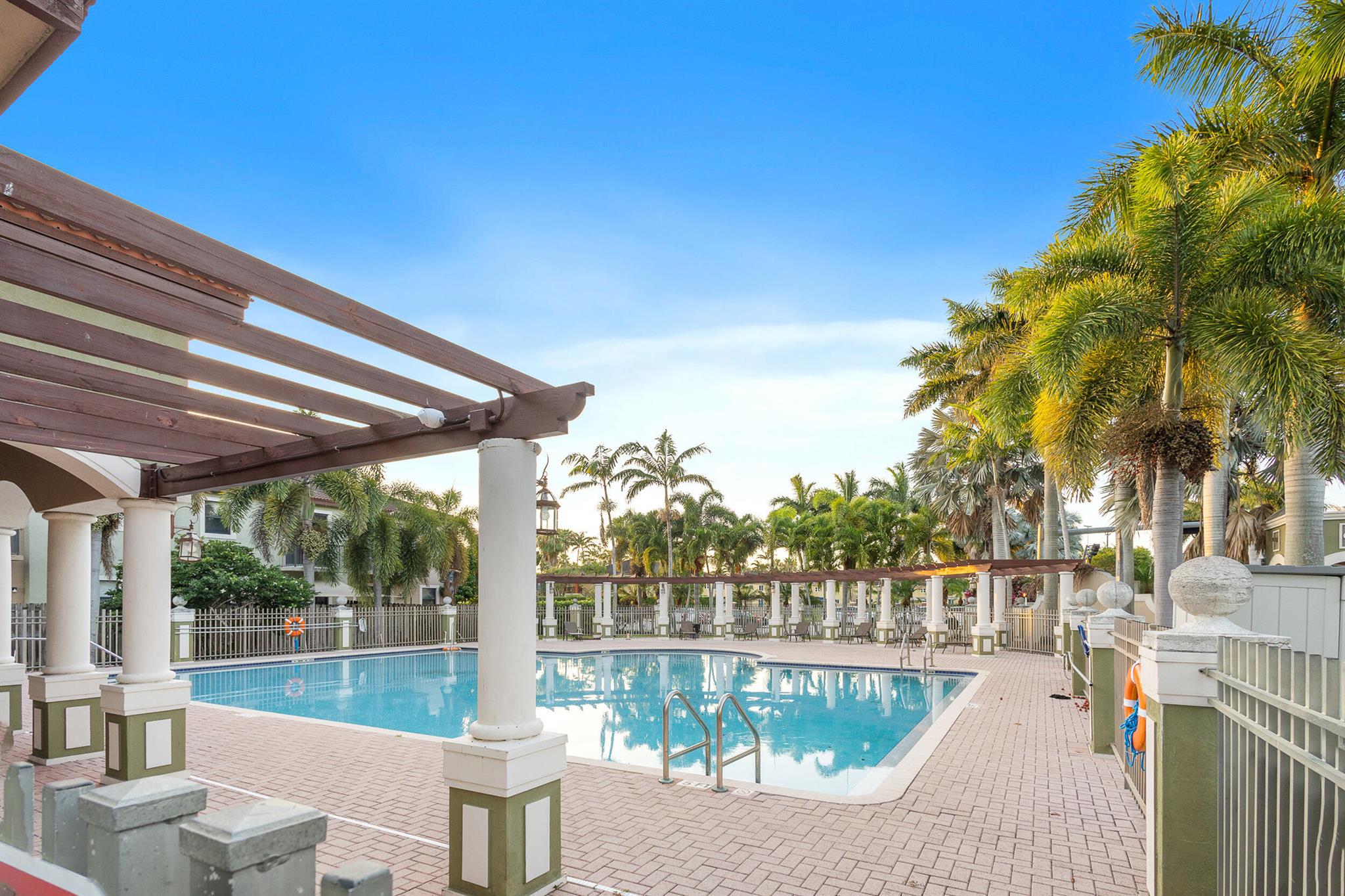 VENICE AT CRYSTAL LAKES C - Residential Lease