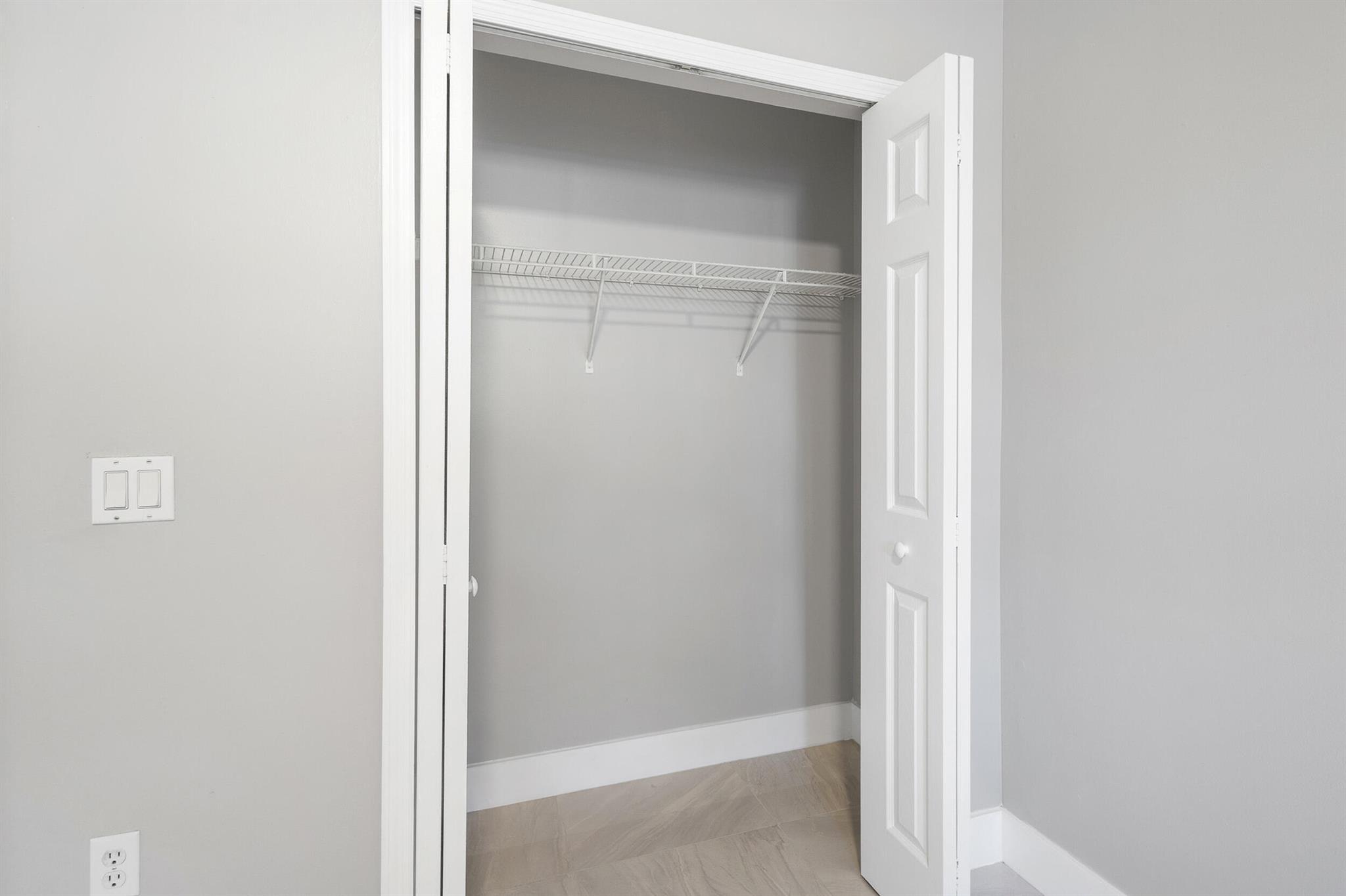 VENICE AT CRYSTAL LAKES C - Residential Lease