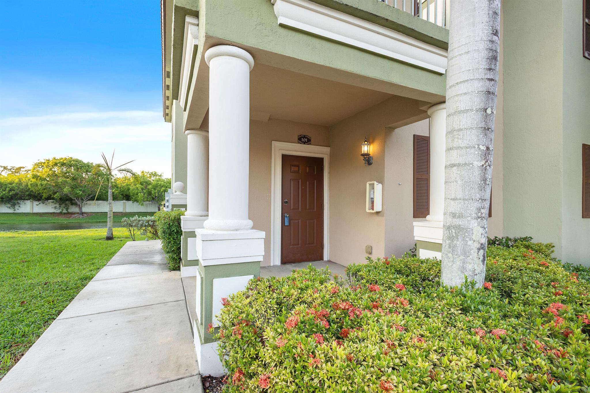 VENICE AT CRYSTAL LAKES C - Residential Lease
