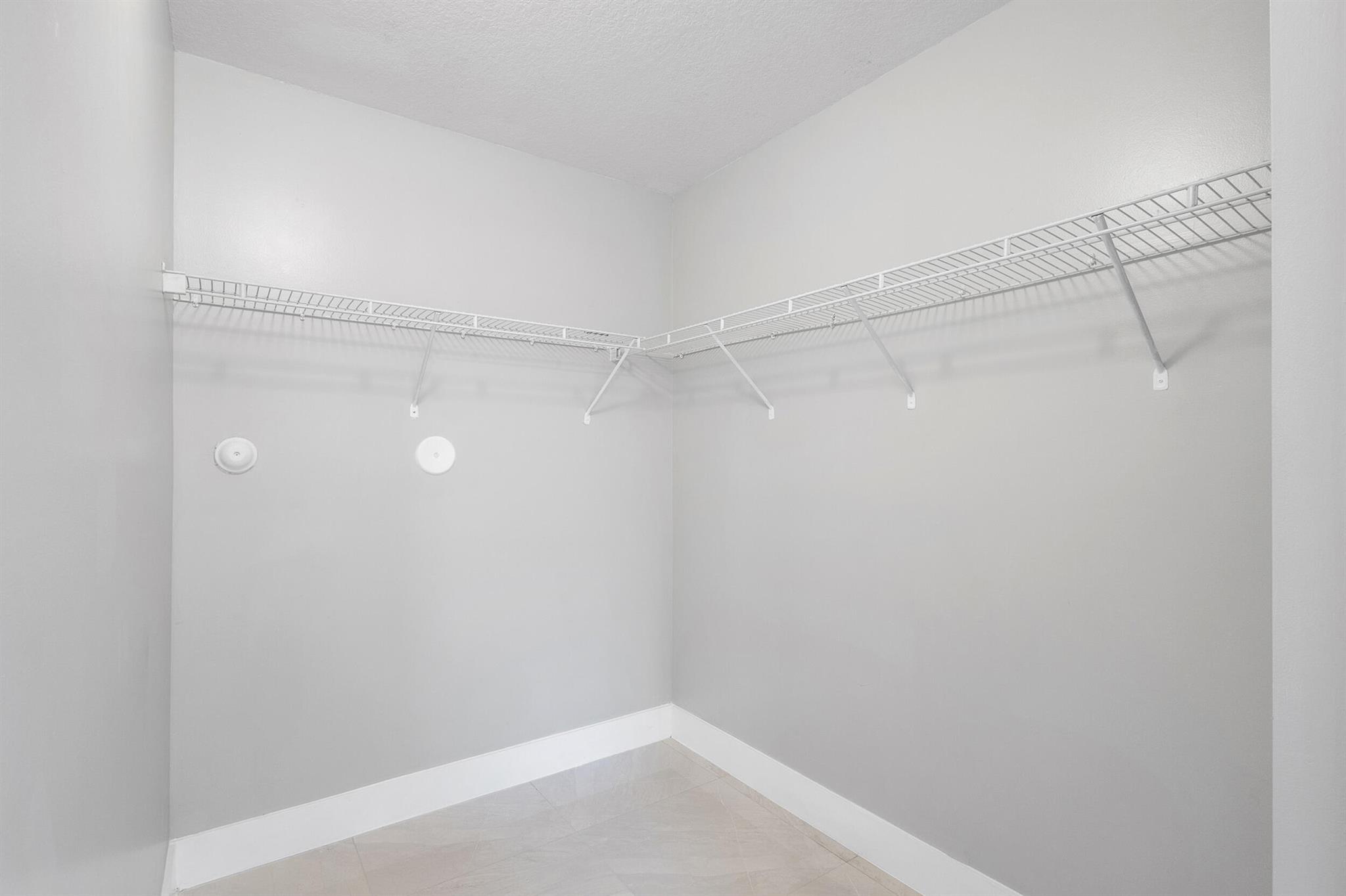 VENICE AT CRYSTAL LAKES C - Residential Lease