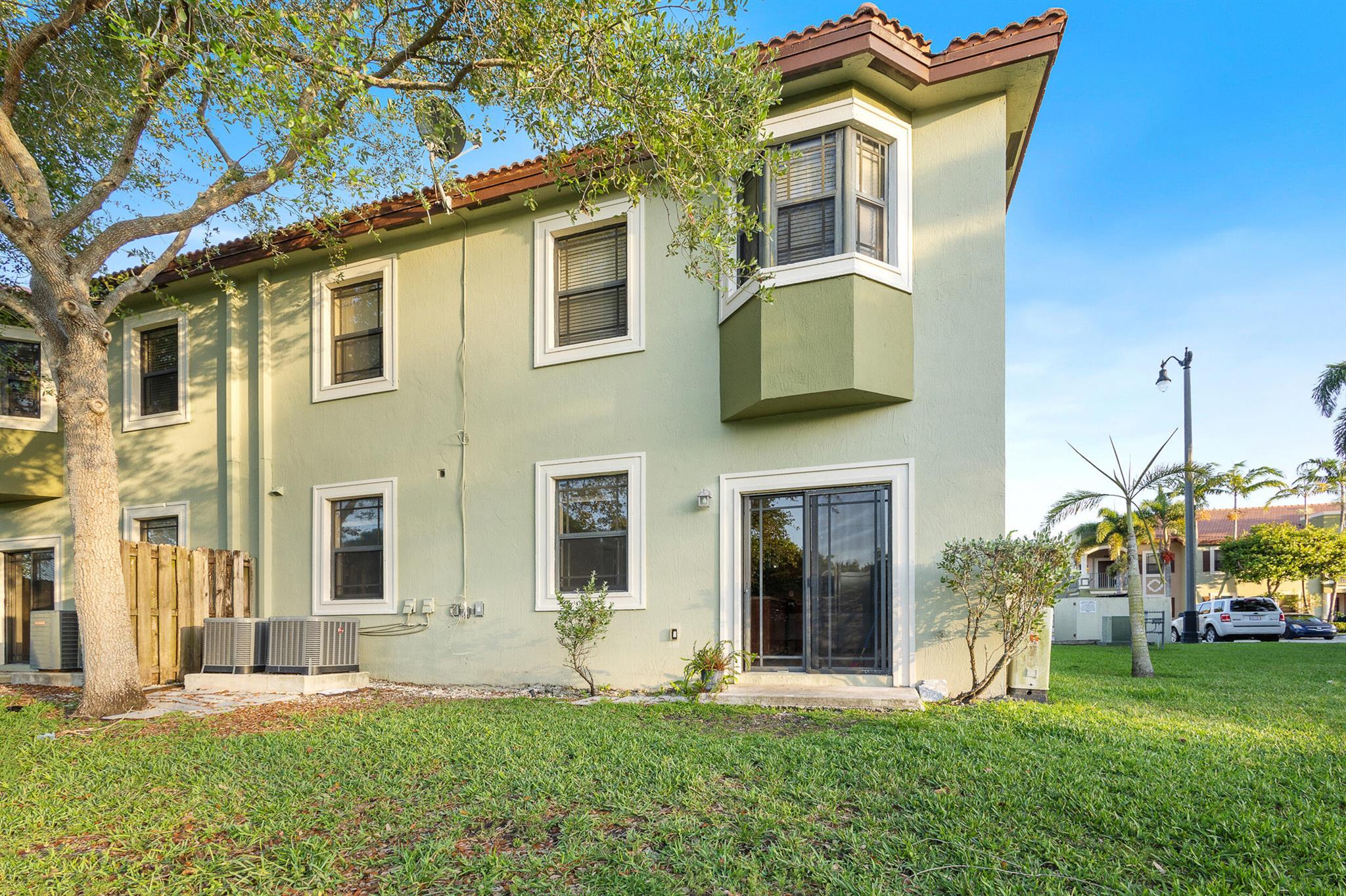 VENICE AT CRYSTAL LAKES C - Residential Lease