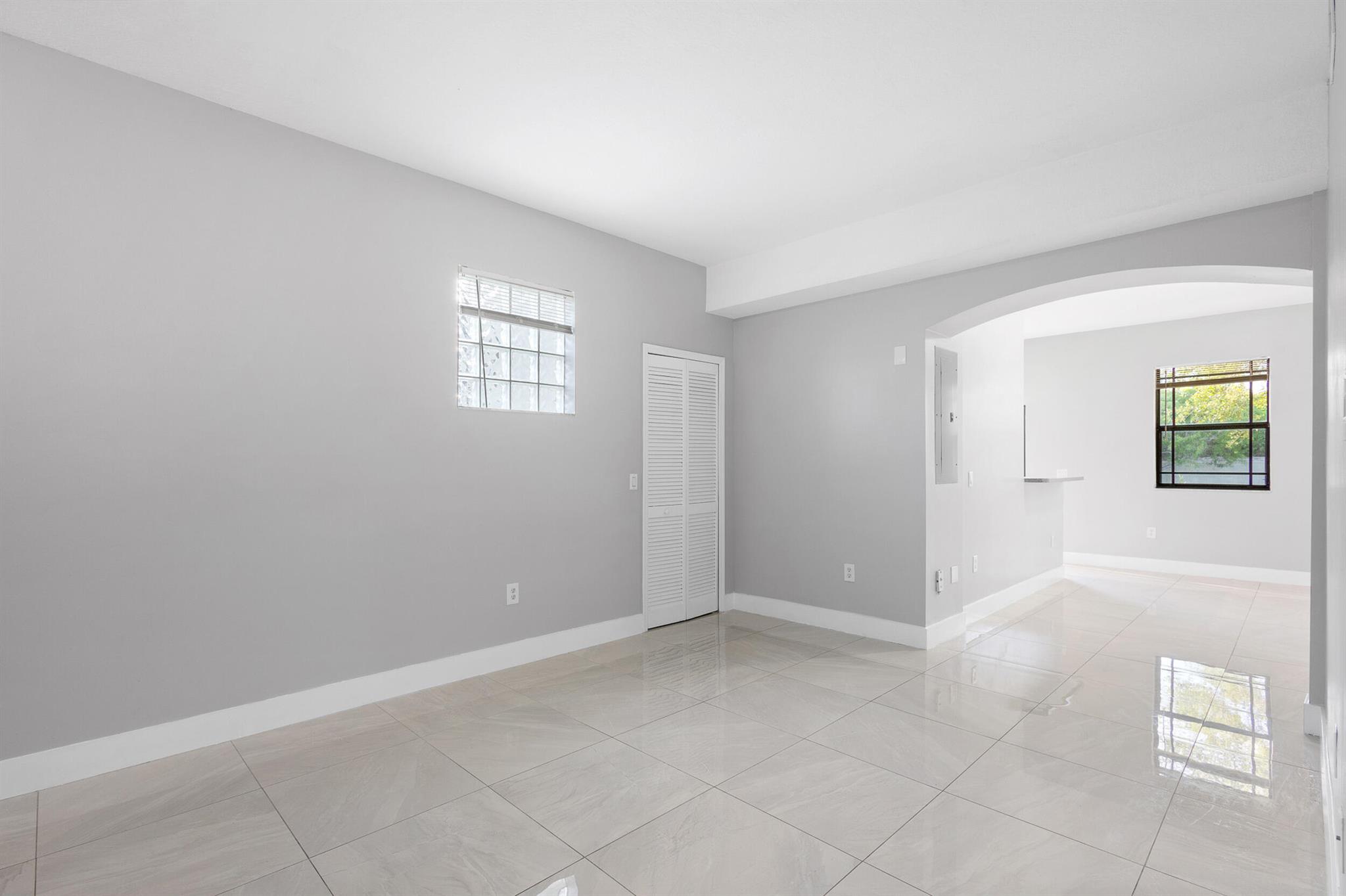 VENICE AT CRYSTAL LAKES C - Residential Lease