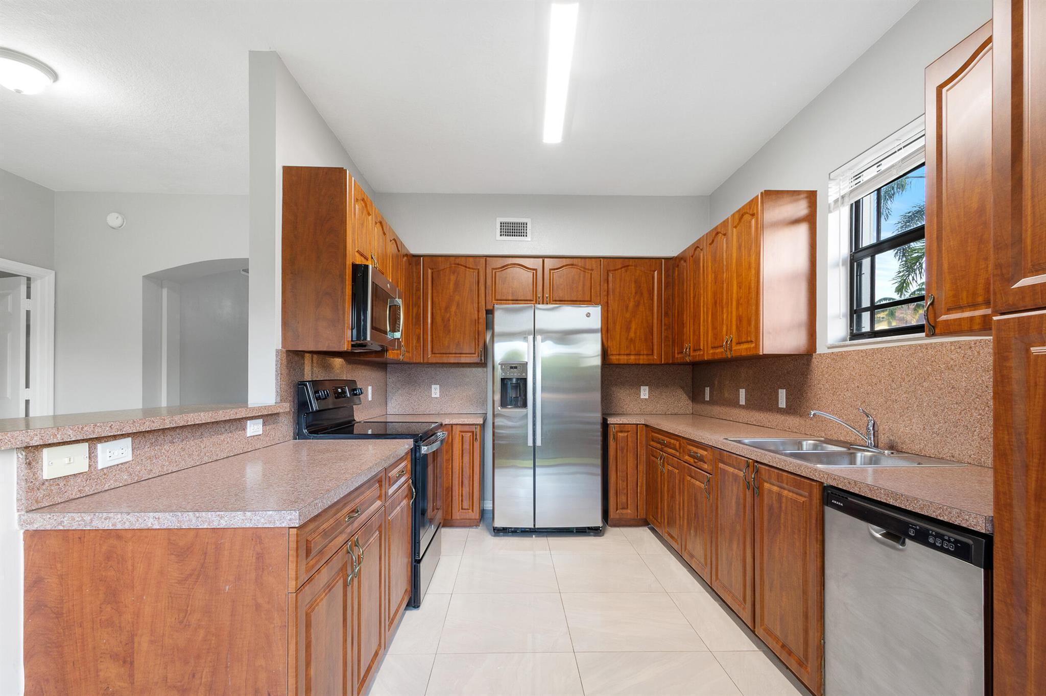 VENICE AT CRYSTAL LAKES C - Residential Lease