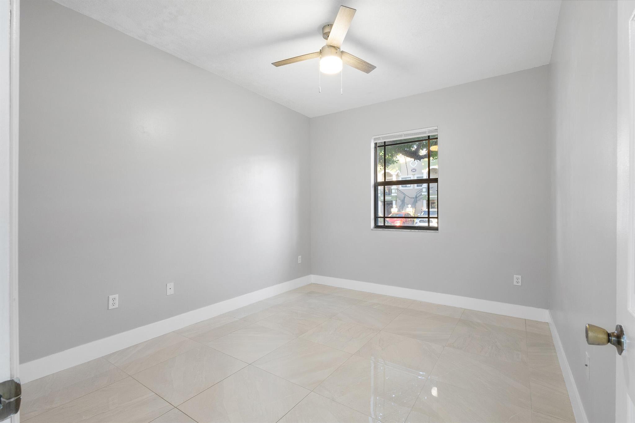 VENICE AT CRYSTAL LAKES C - Residential Lease
