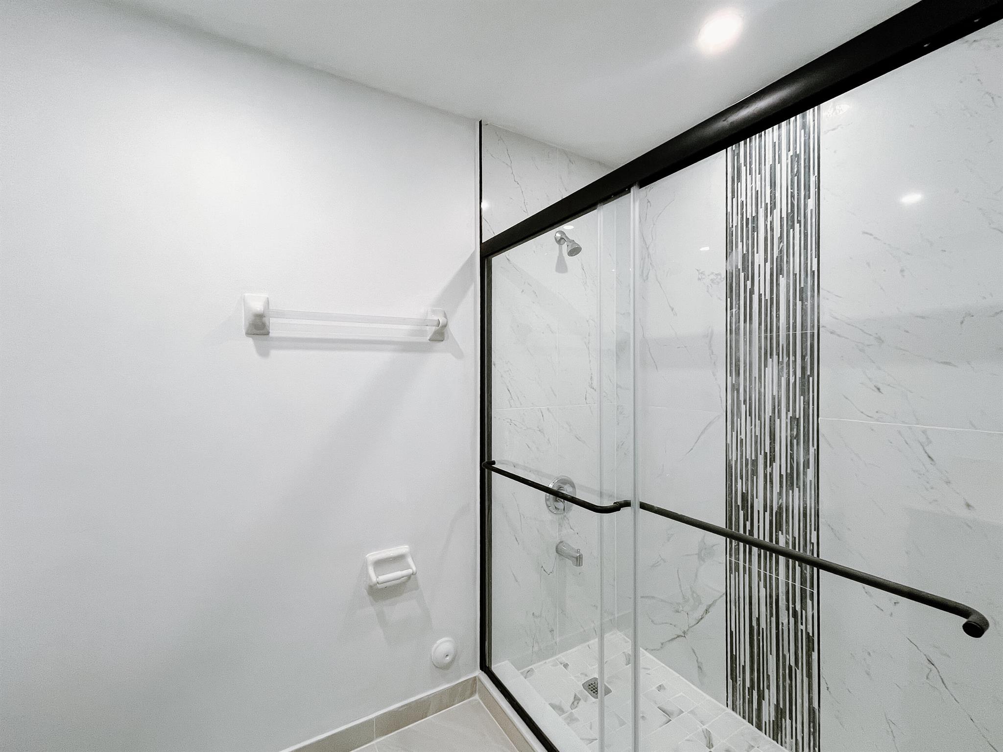 VENICE AT CRYSTAL LAKES C - Residential Lease