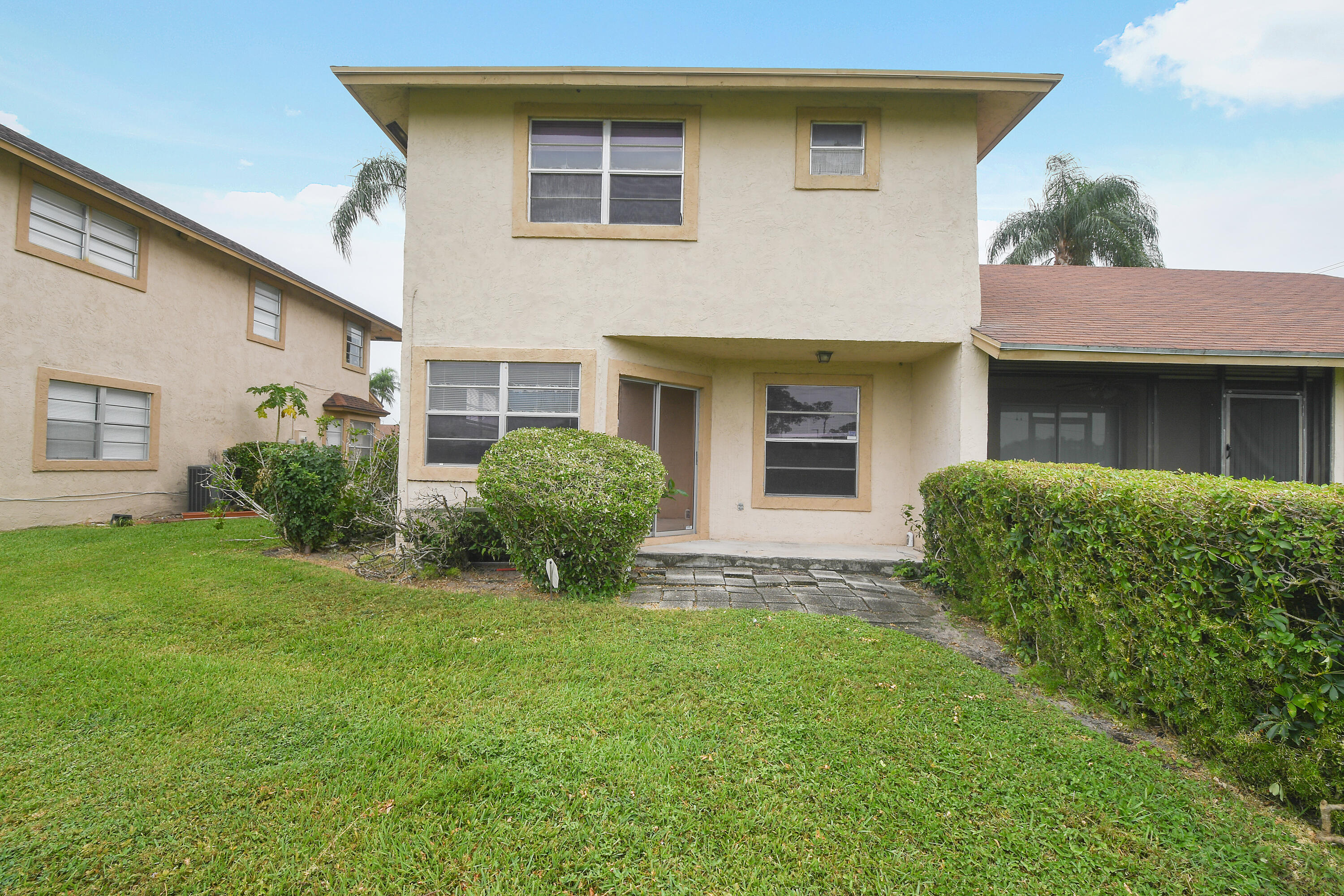 1475 Lake Mango Way