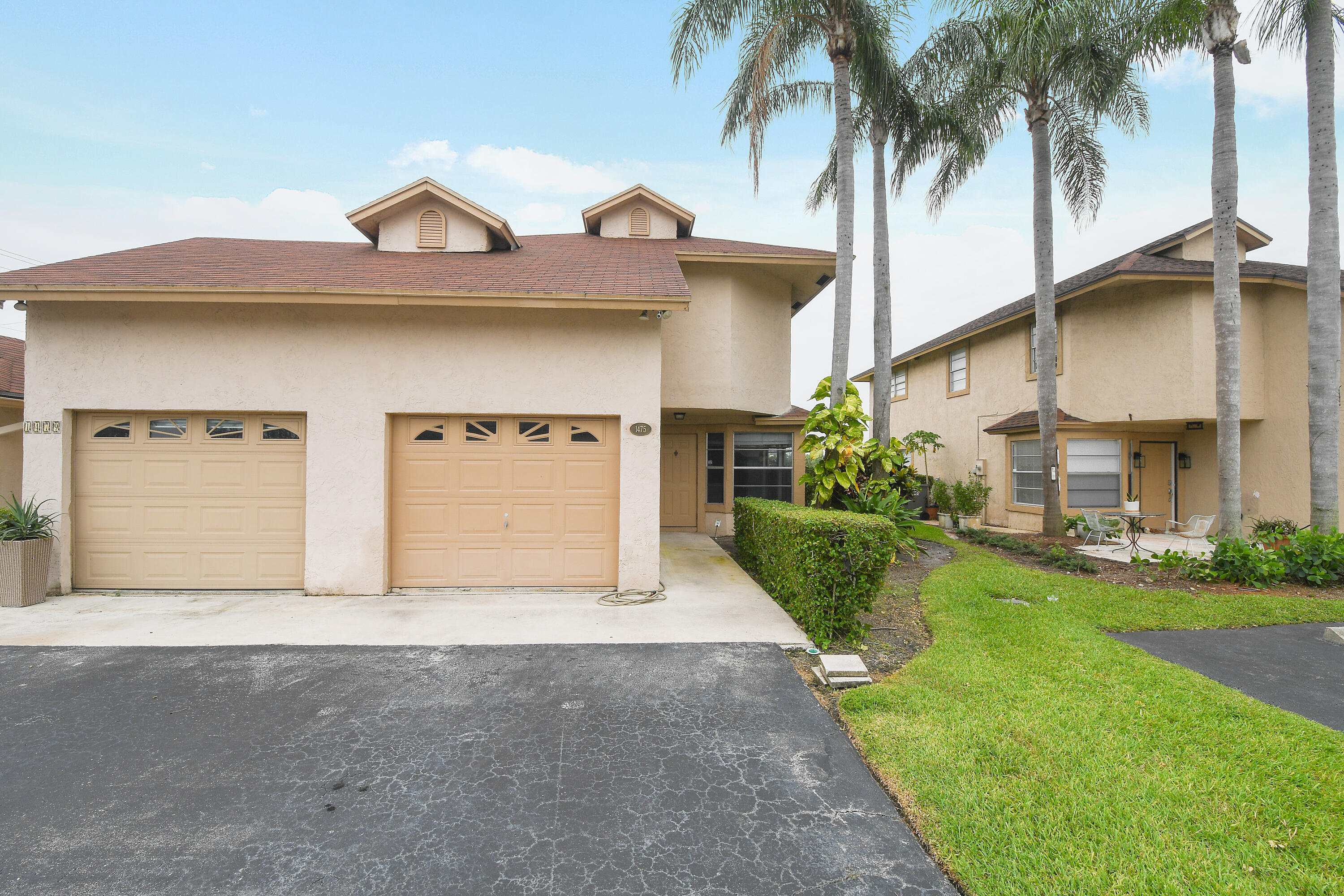 1475 Lake Mango Way