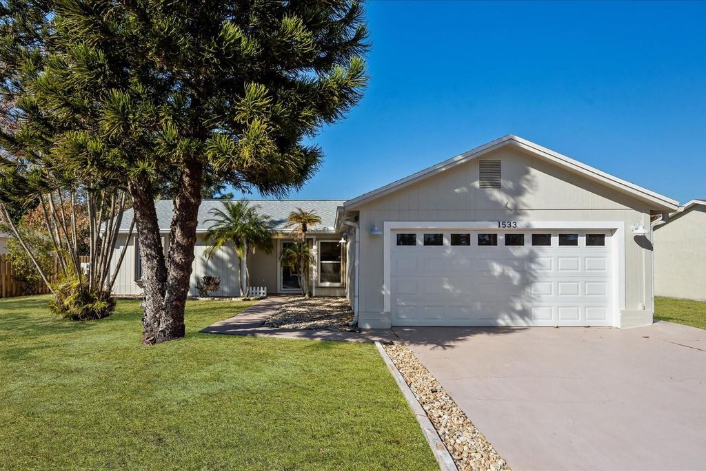 Photo of 1533 SE Minorca Avenue, Port Saint Lucie, FL 34952 (MLS # F10542603)