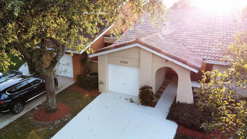 Photo of 20789 Del Luna Drive, Boca Raton, FL 33433 (MLS # R10975212)