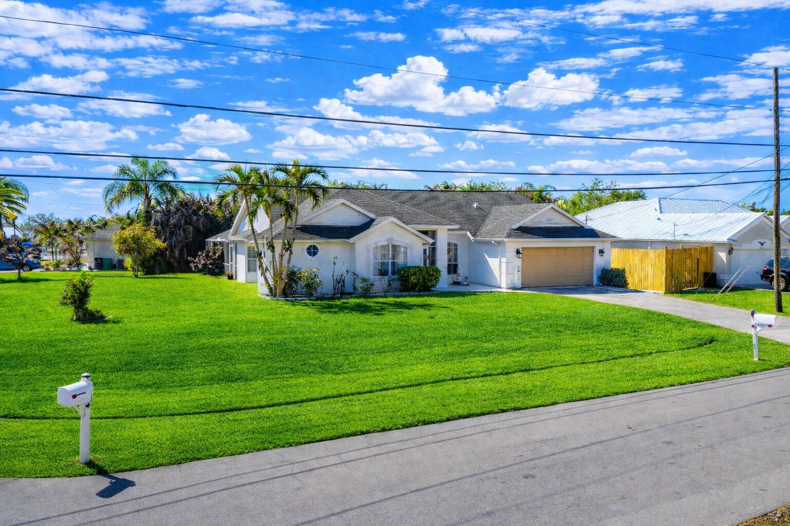 2962 SE Bella Road, Port St Lucie, FL, 34984/$435,000 3 2962 SE Bella Road
