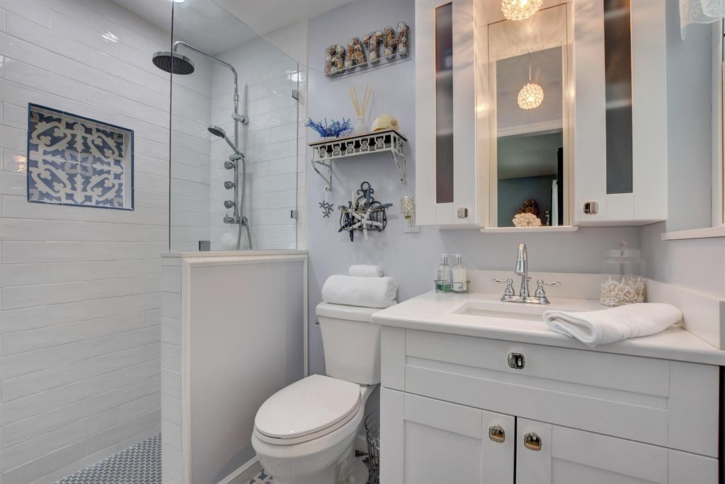 INDIAN TRAIL ESTATES UNIT 1 IS IN LAMANCHA - Residential