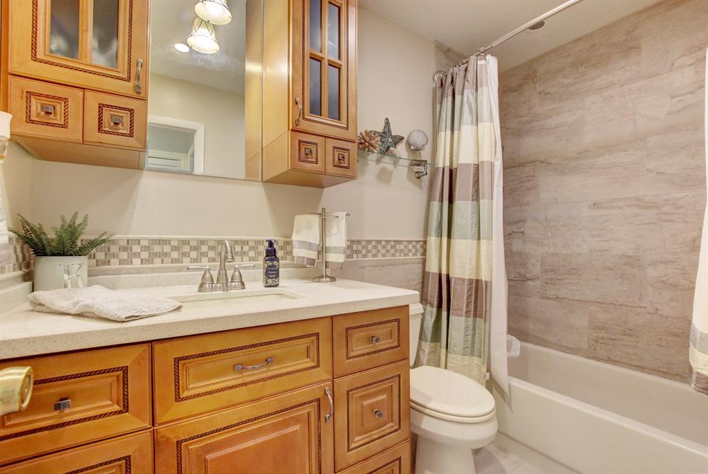 INDIAN TRAIL ESTATES UNIT 1 IS IN LAMANCHA - Residential