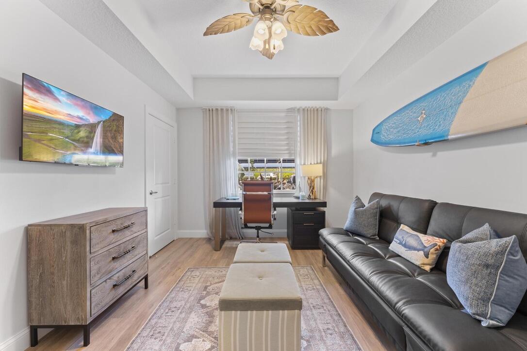 315 Bay Colony Drive N