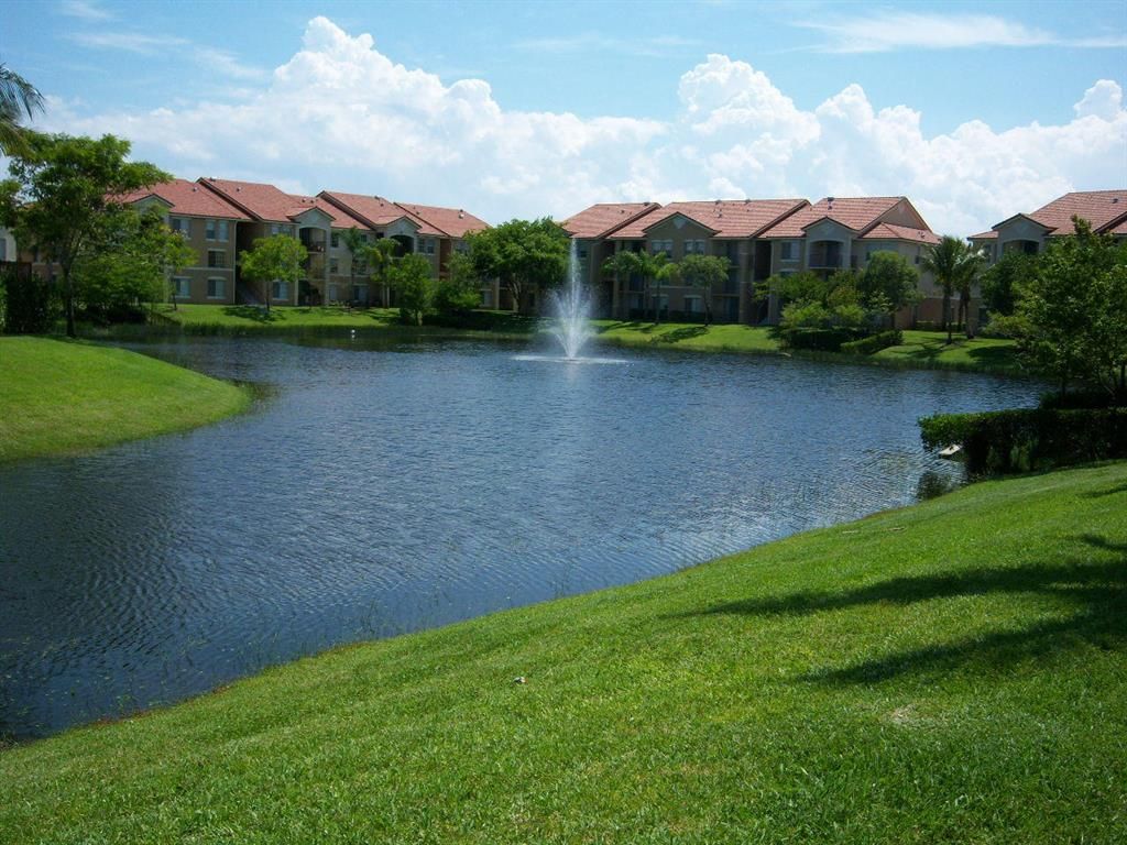 Photo of 1009 Villa Circle, Boynton Beach, FL 33435 (MLS # R10762900)