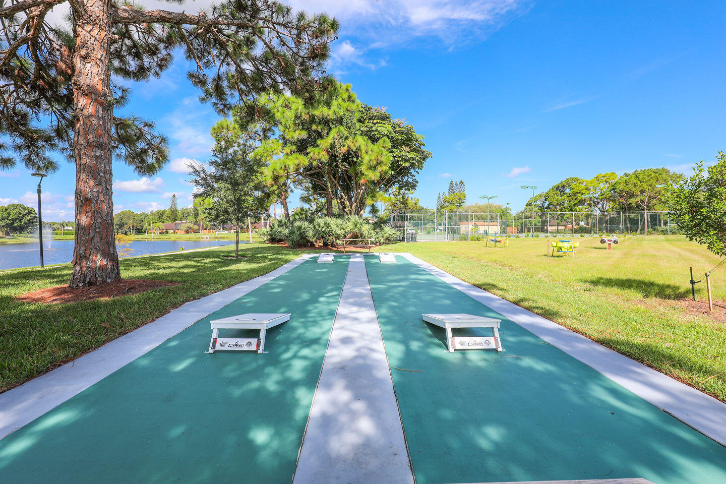 EMERALD LAKES - Residential