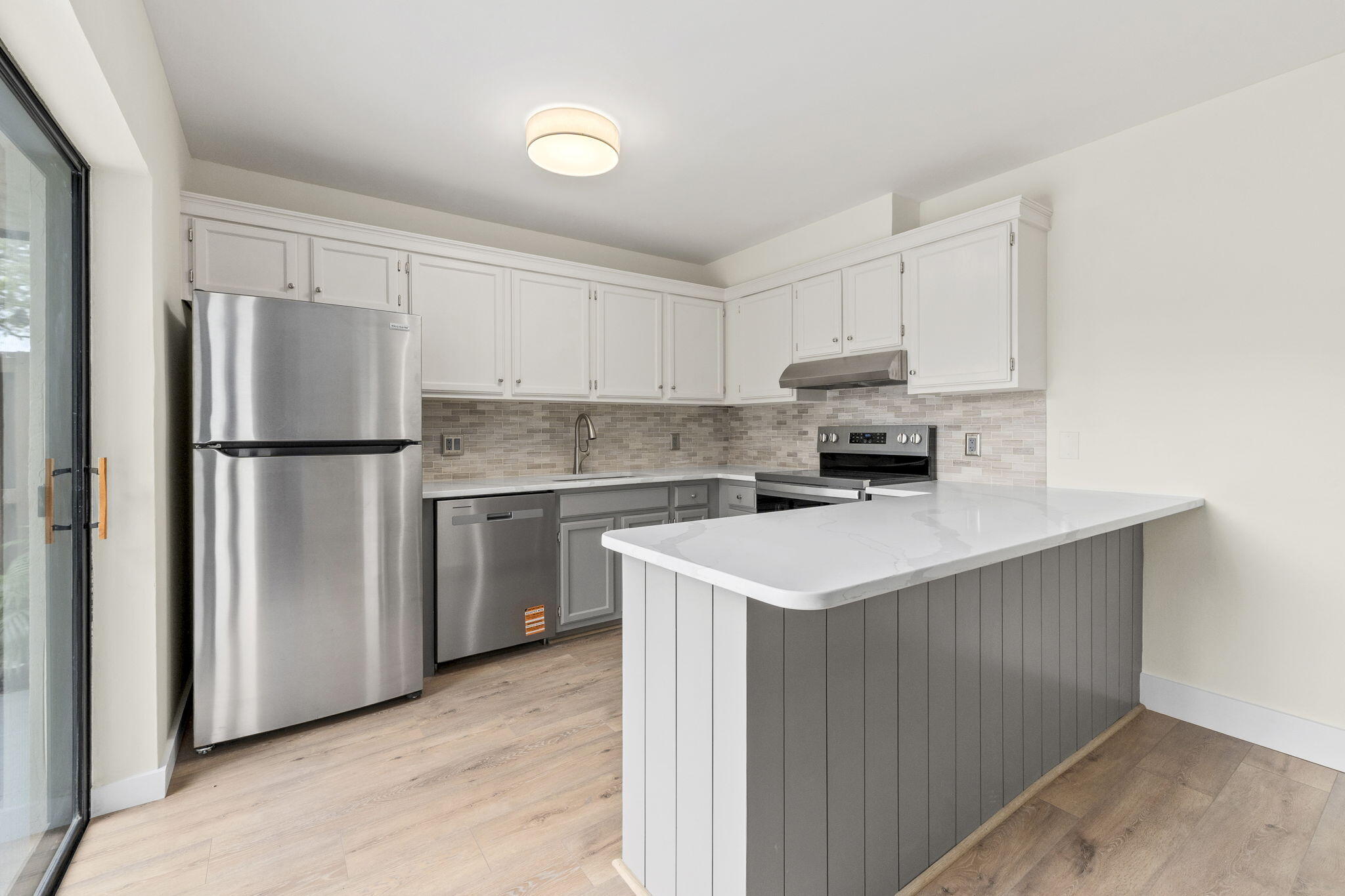 EMERALD LAKES - Residential