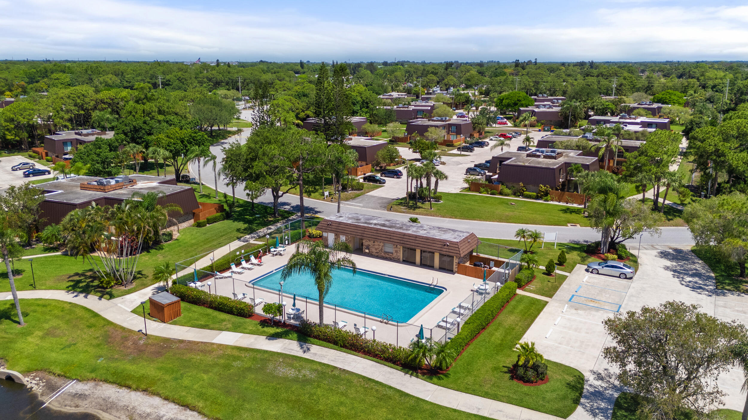 EMERALD LAKES - Residential