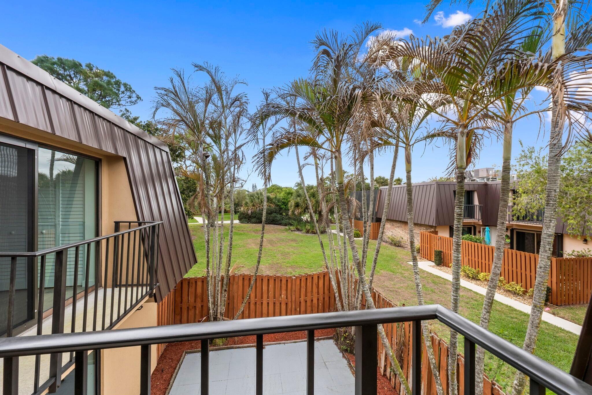 EMERALD LAKES - Residential