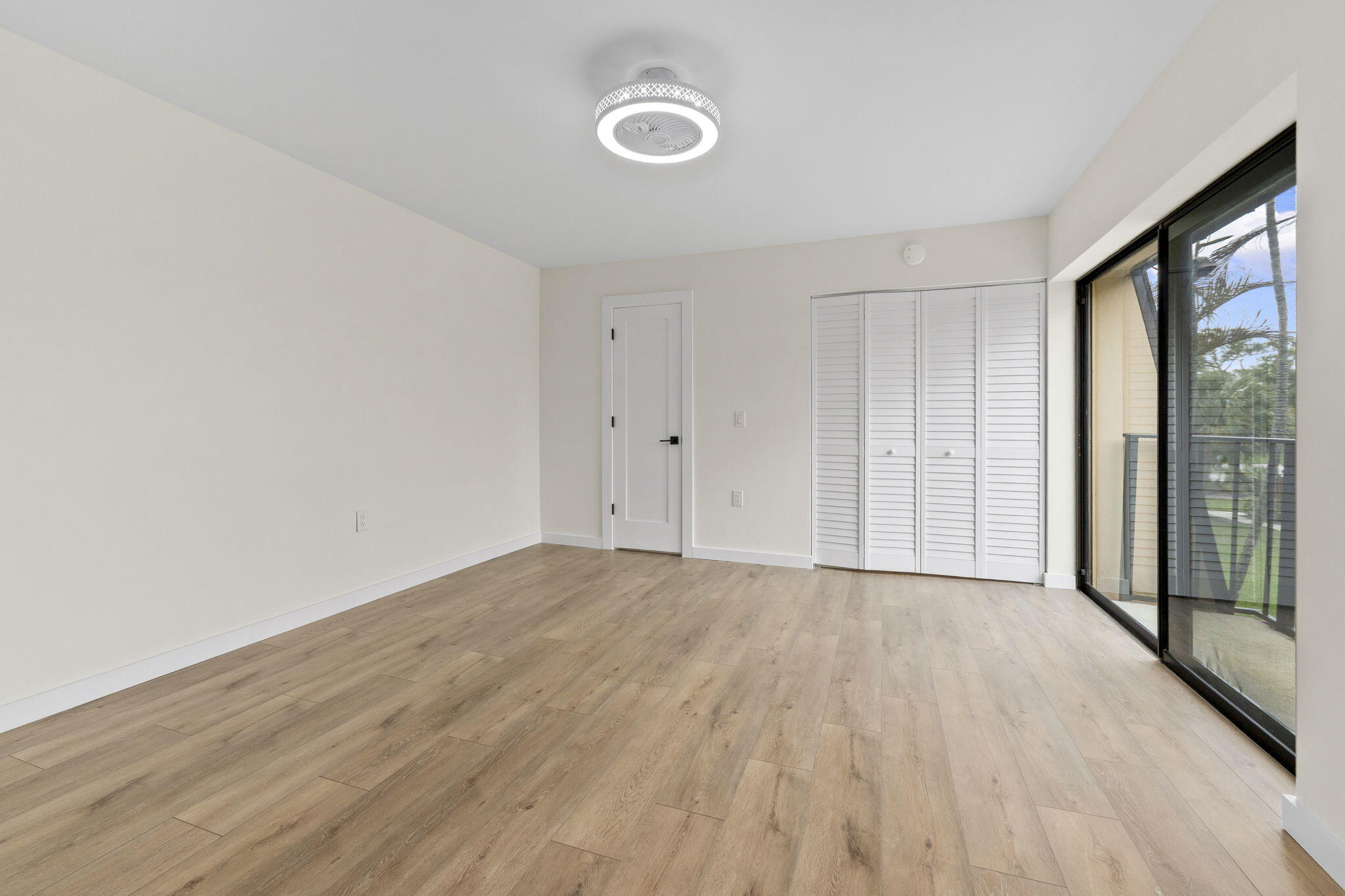 EMERALD LAKES - Residential