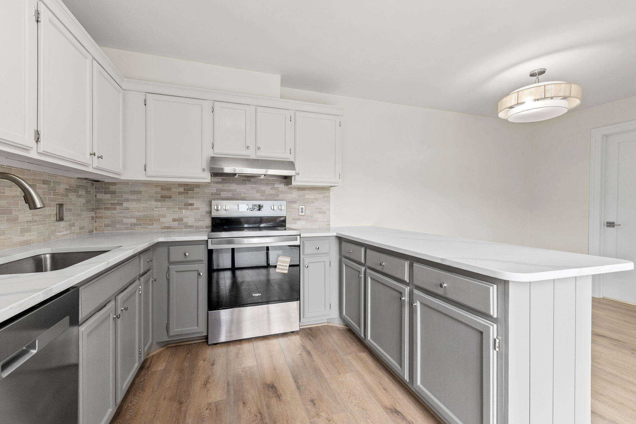 EMERALD LAKES - Residential