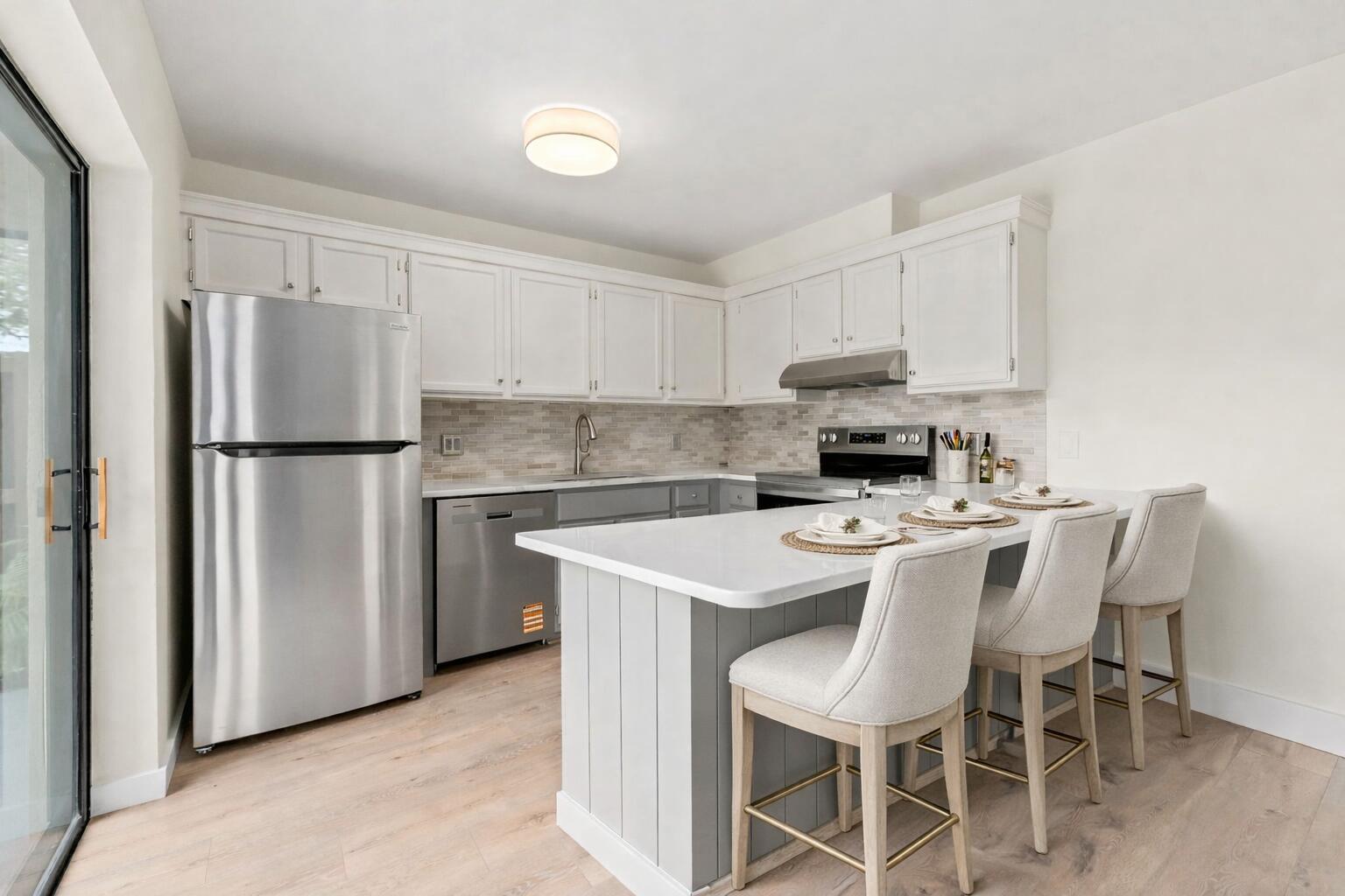 EMERALD LAKES - Residential