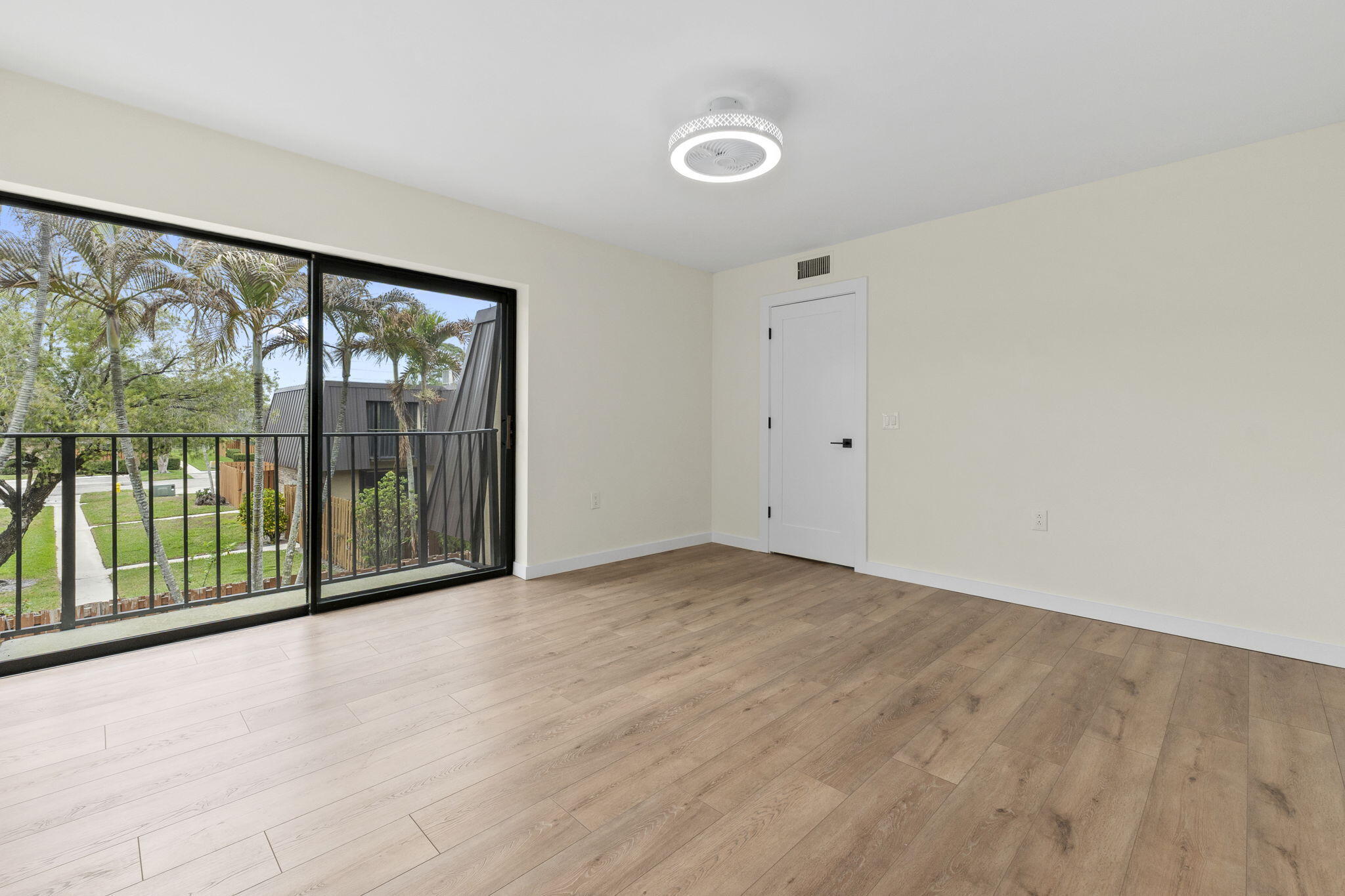 EMERALD LAKES - Residential