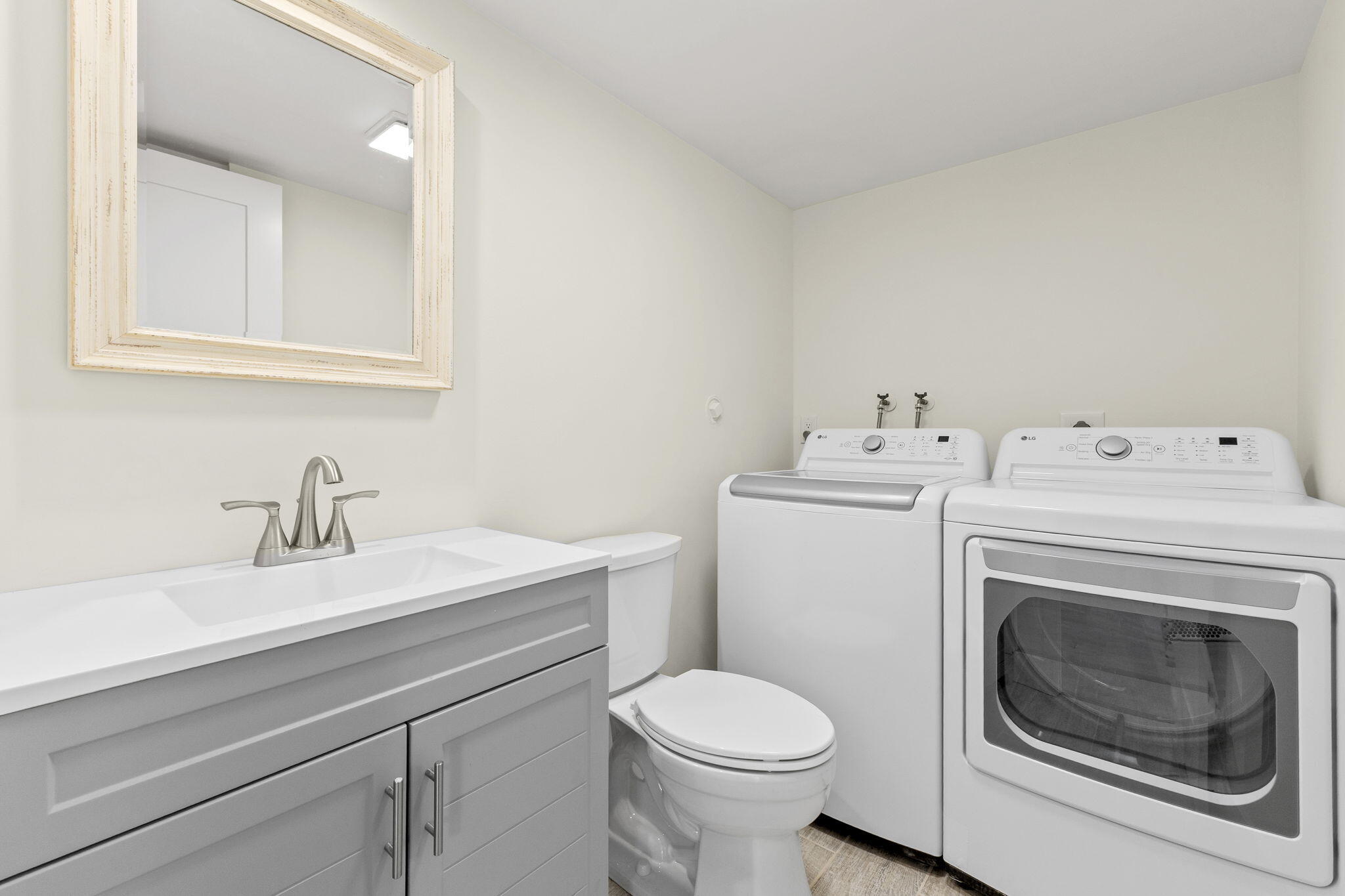 EMERALD LAKES - Residential