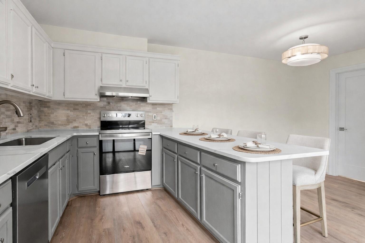 EMERALD LAKES - Residential