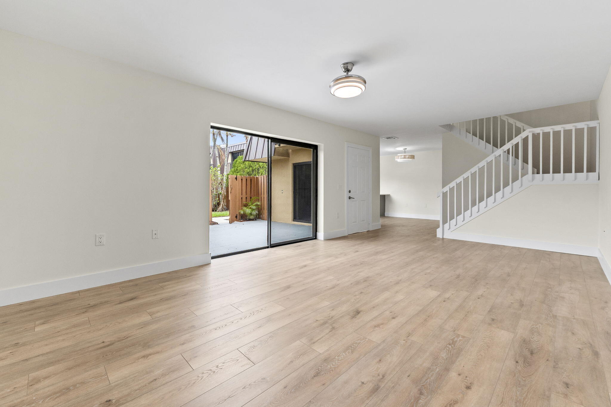 EMERALD LAKES - Residential