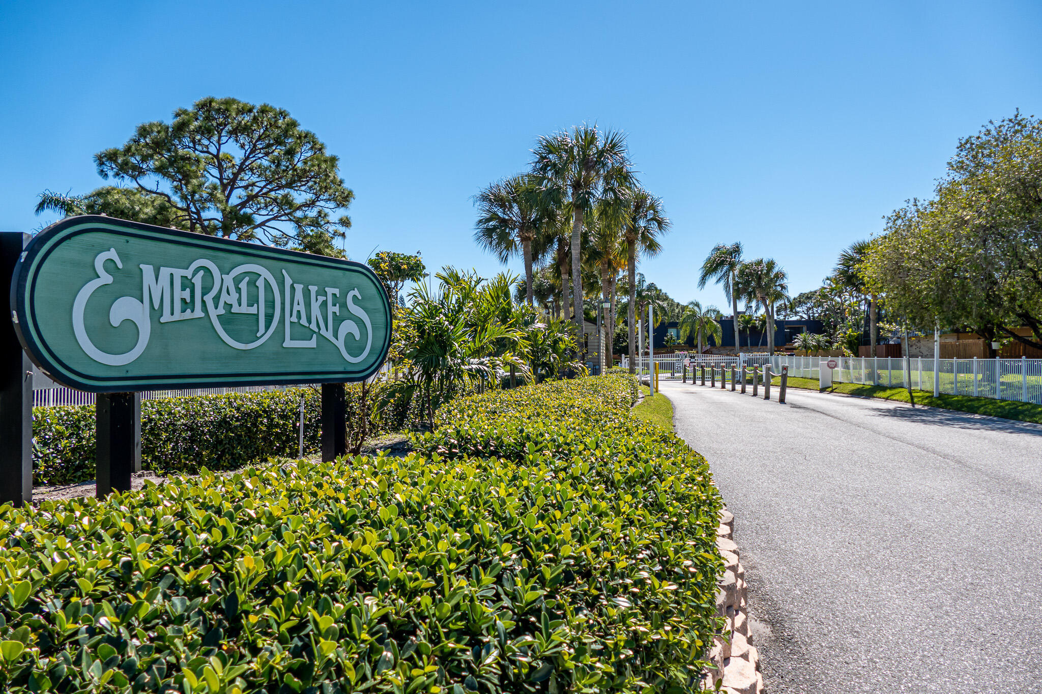 EMERALD LAKES - Residential