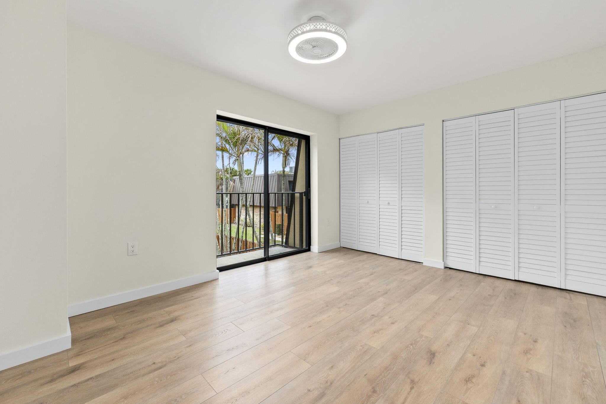 EMERALD LAKES - Residential