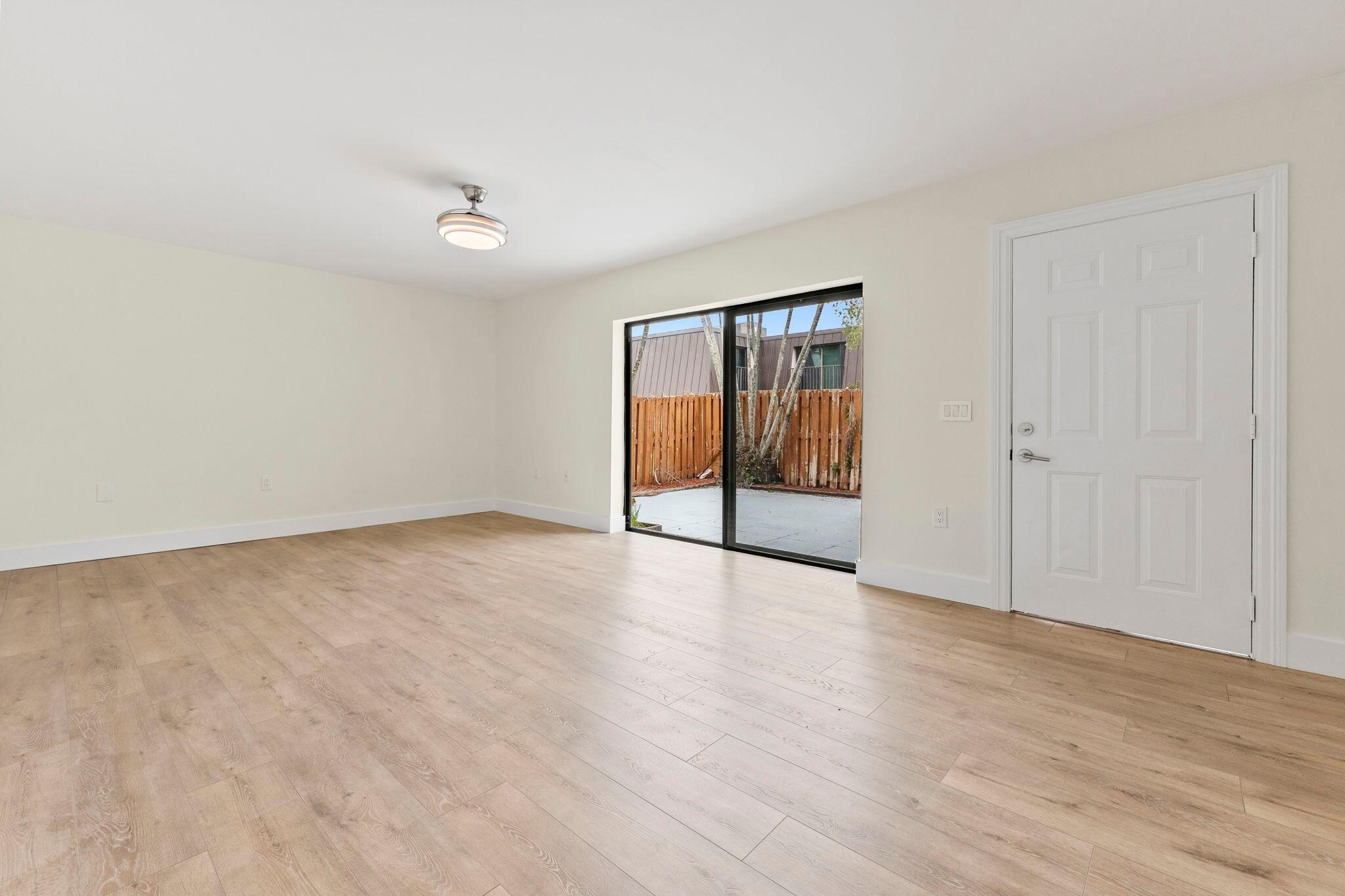 EMERALD LAKES - Residential