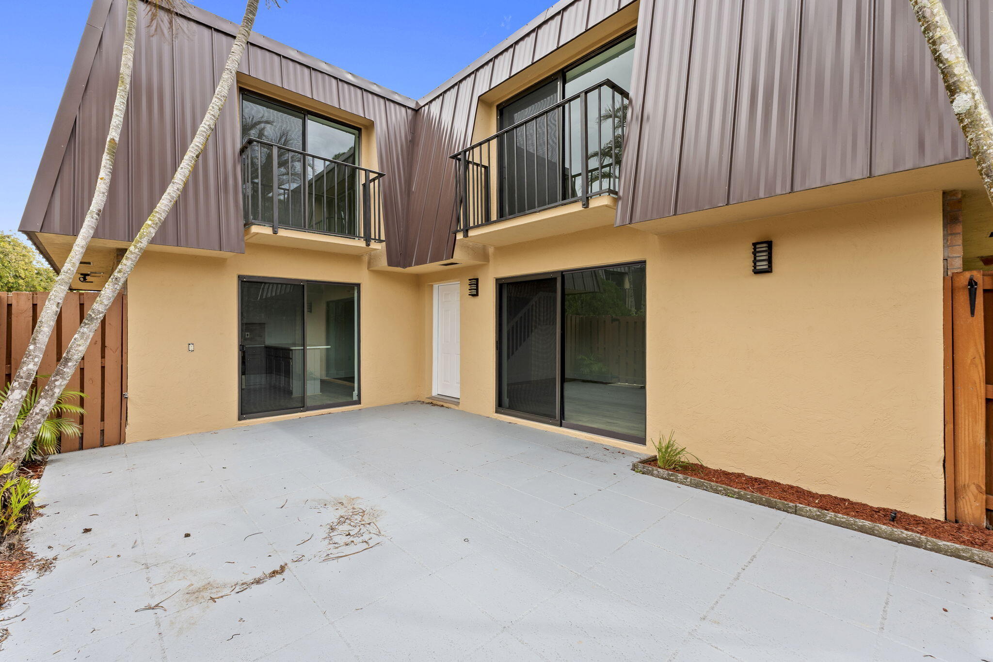 EMERALD LAKES - Residential