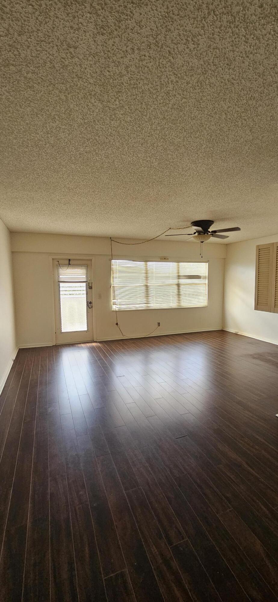 198 E Preston Way 198