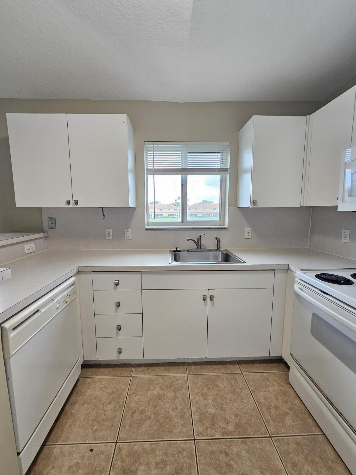 COVE AT BRIAR BAY CONDO - Residential