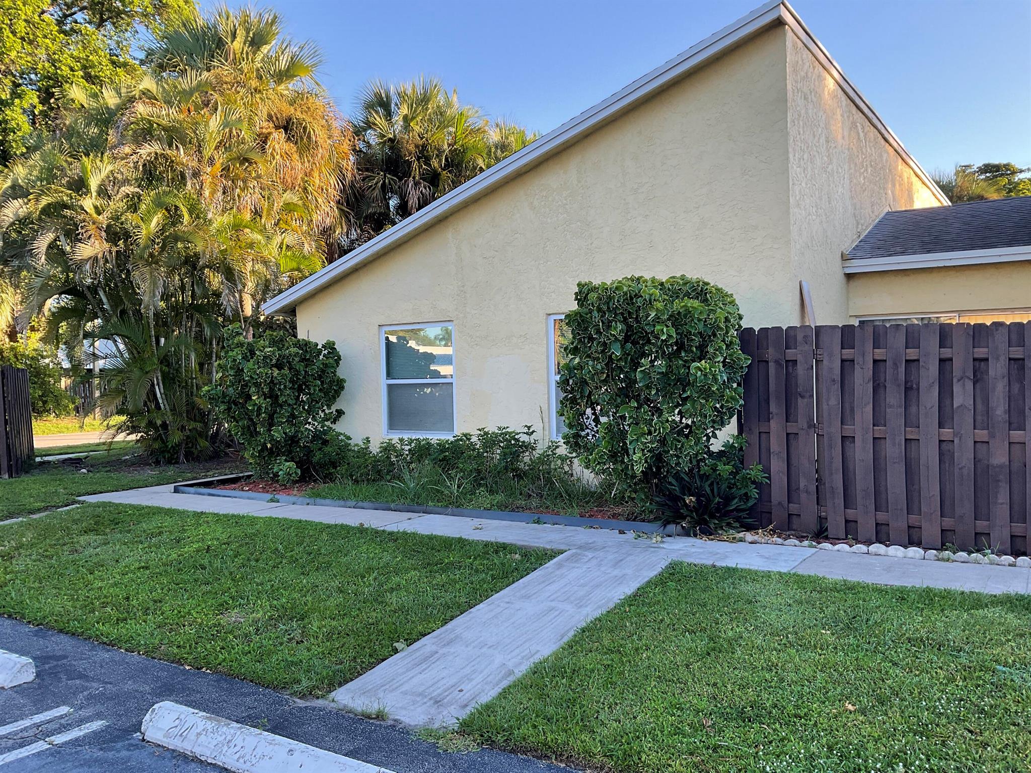 CLOISTER POINTE CONDO - Residential Lease