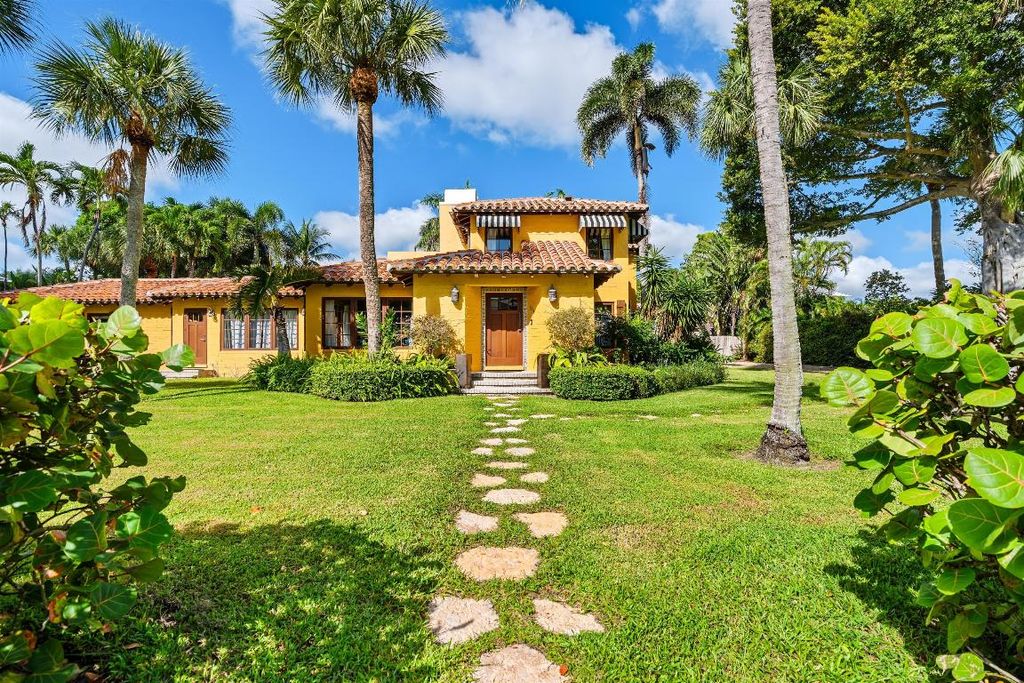 Photo of 334 Palm Trail, Delray Beach, FL 33483 (MLS # R11130939)