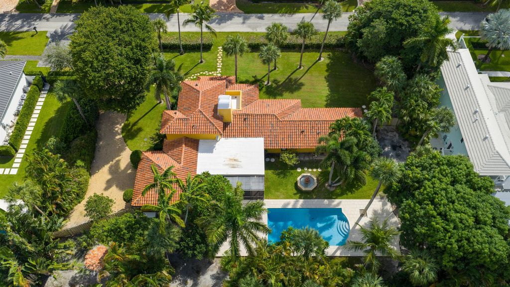 Photo of 334 Palm Trail, Delray Beach, FL 33483 (MLS # R11130939)