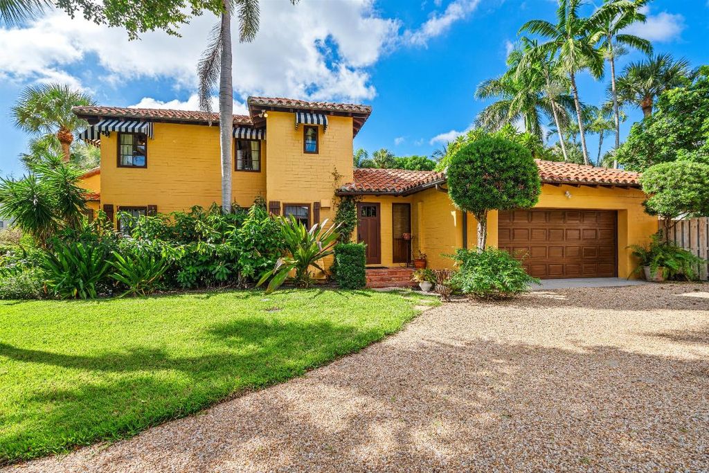 Photo of 334 Palm Trail, Delray Beach, FL 33483 (MLS # R11130939)