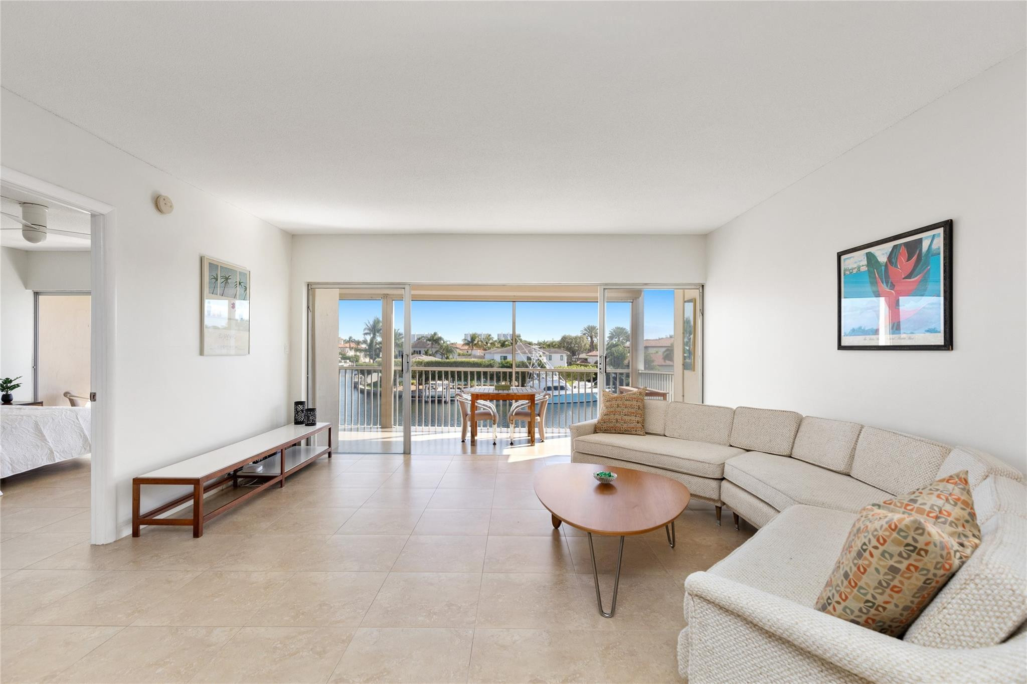 390 N Federal Highway 301