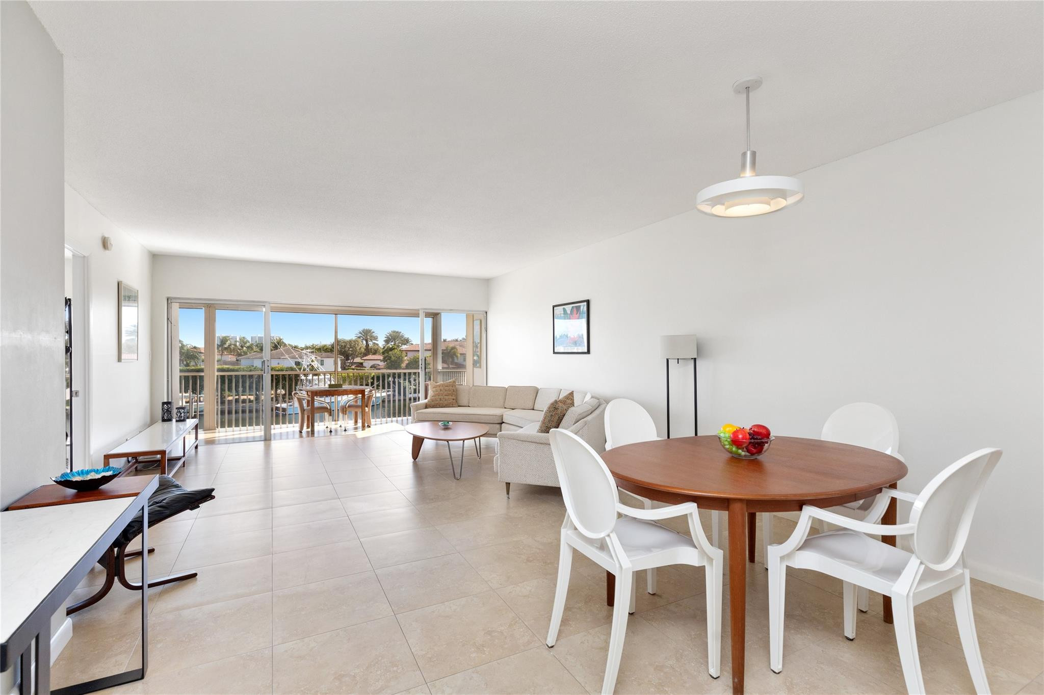 390 N Federal Highway 301