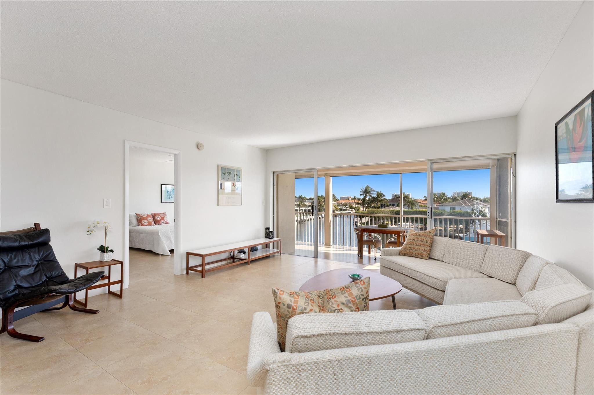 390 N Federal Highway 301