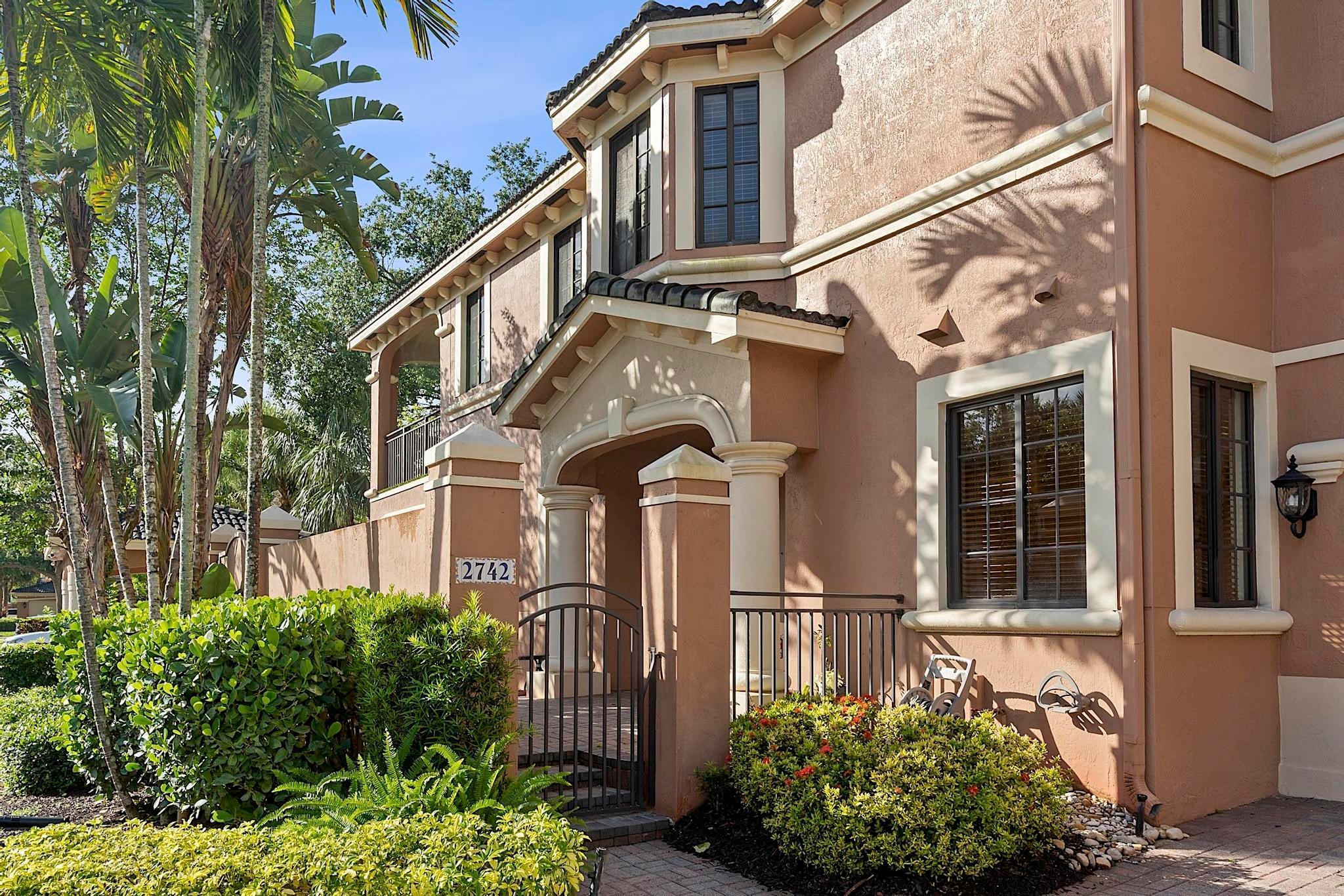 2742 Kinsington Circle