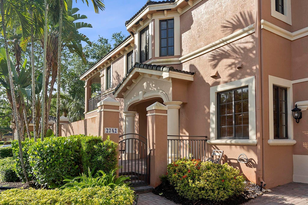 Photo of 2742 Kinsington Circle, Weston, FL 33332 (MLS # B26069728)