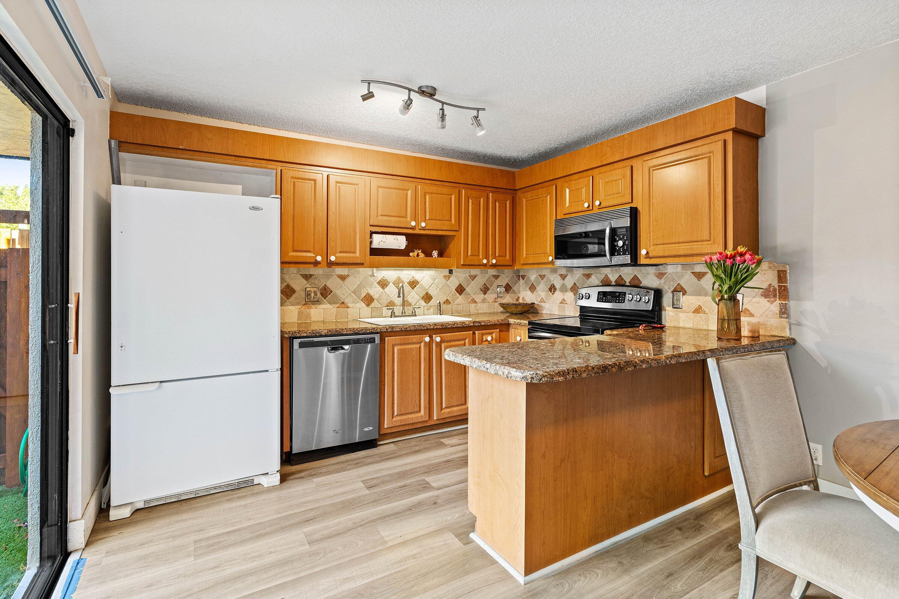 SPANISH WELLS CONDO II - Residential