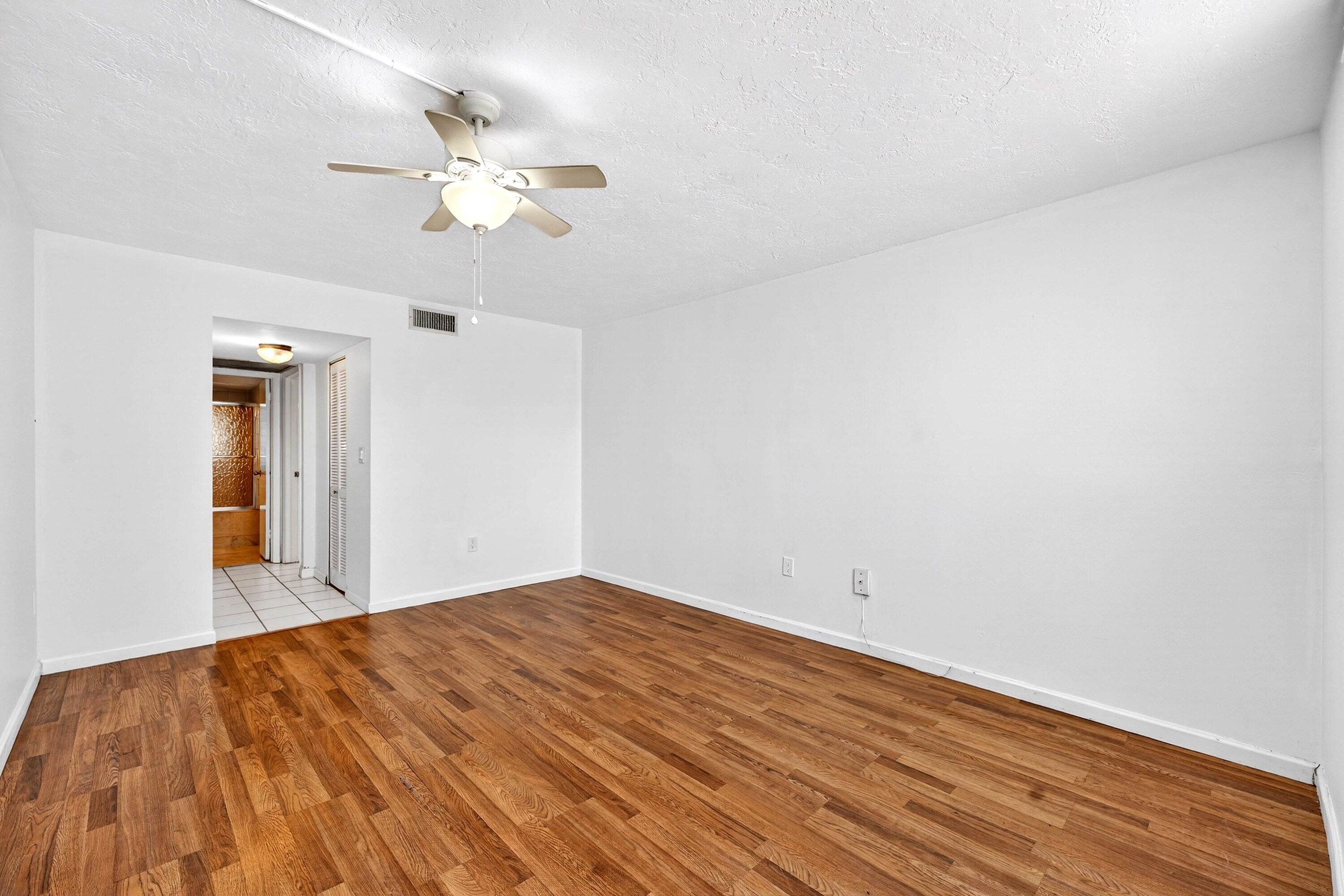 OMEGA CONDO NO 1 - Residential