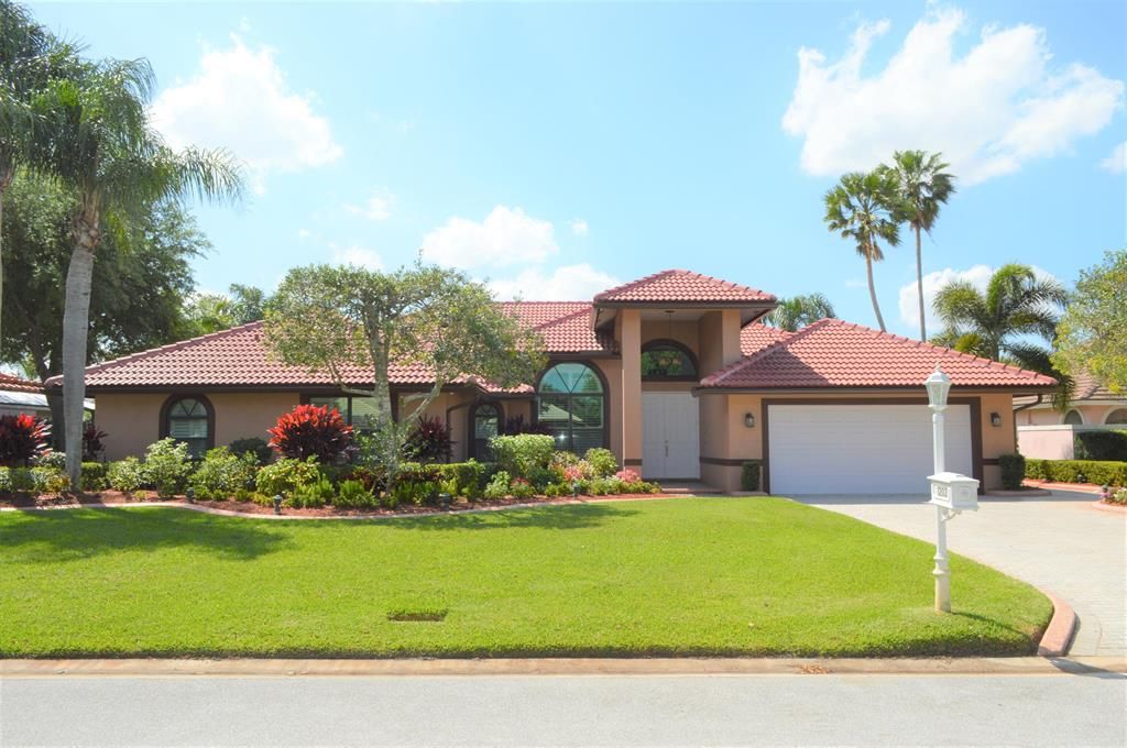 Photo of 1202 SW Live Oak Cove Cv, Port St Lucie, FL 34986 (MLS # R10702966)