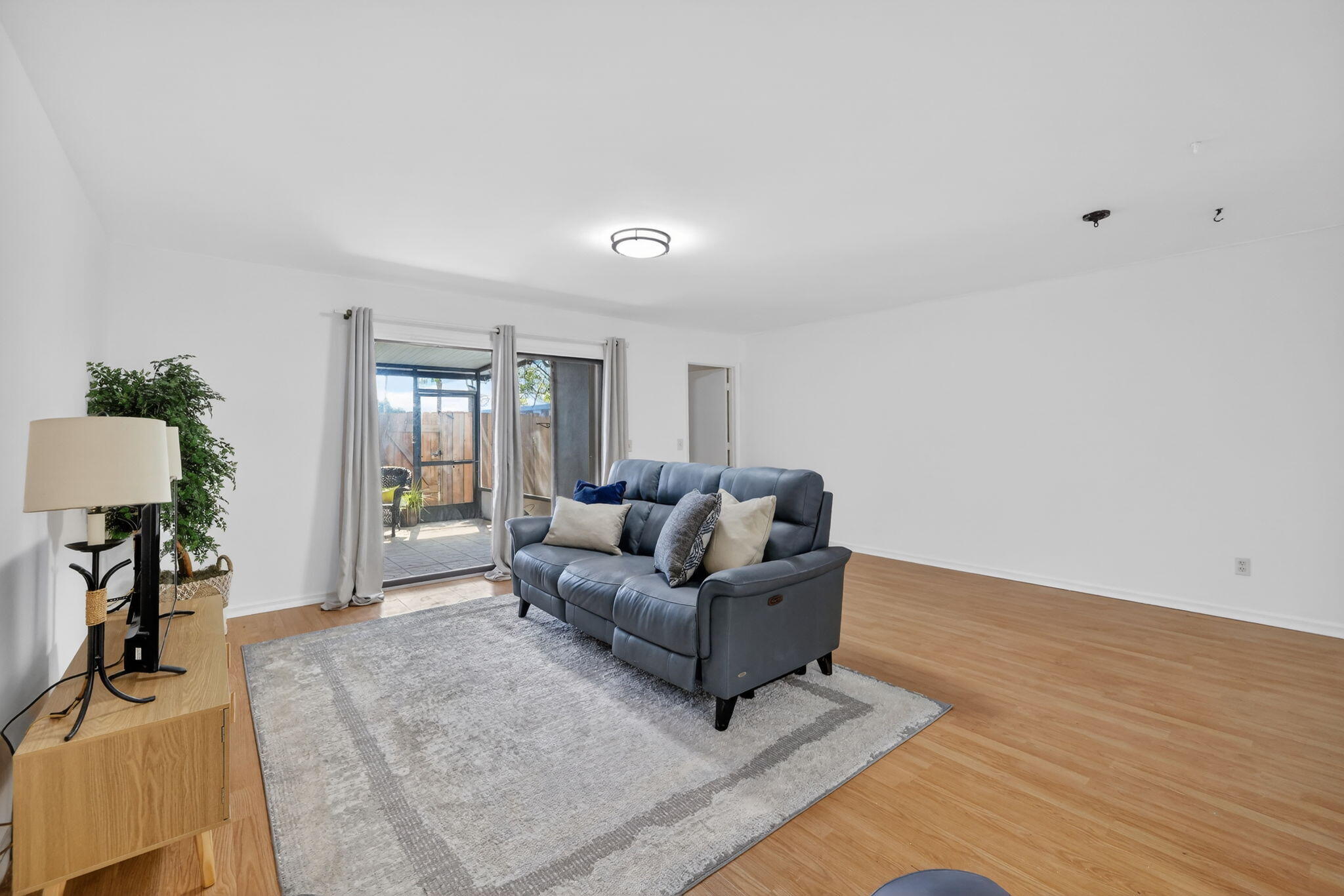 2090 Colonial Road 5